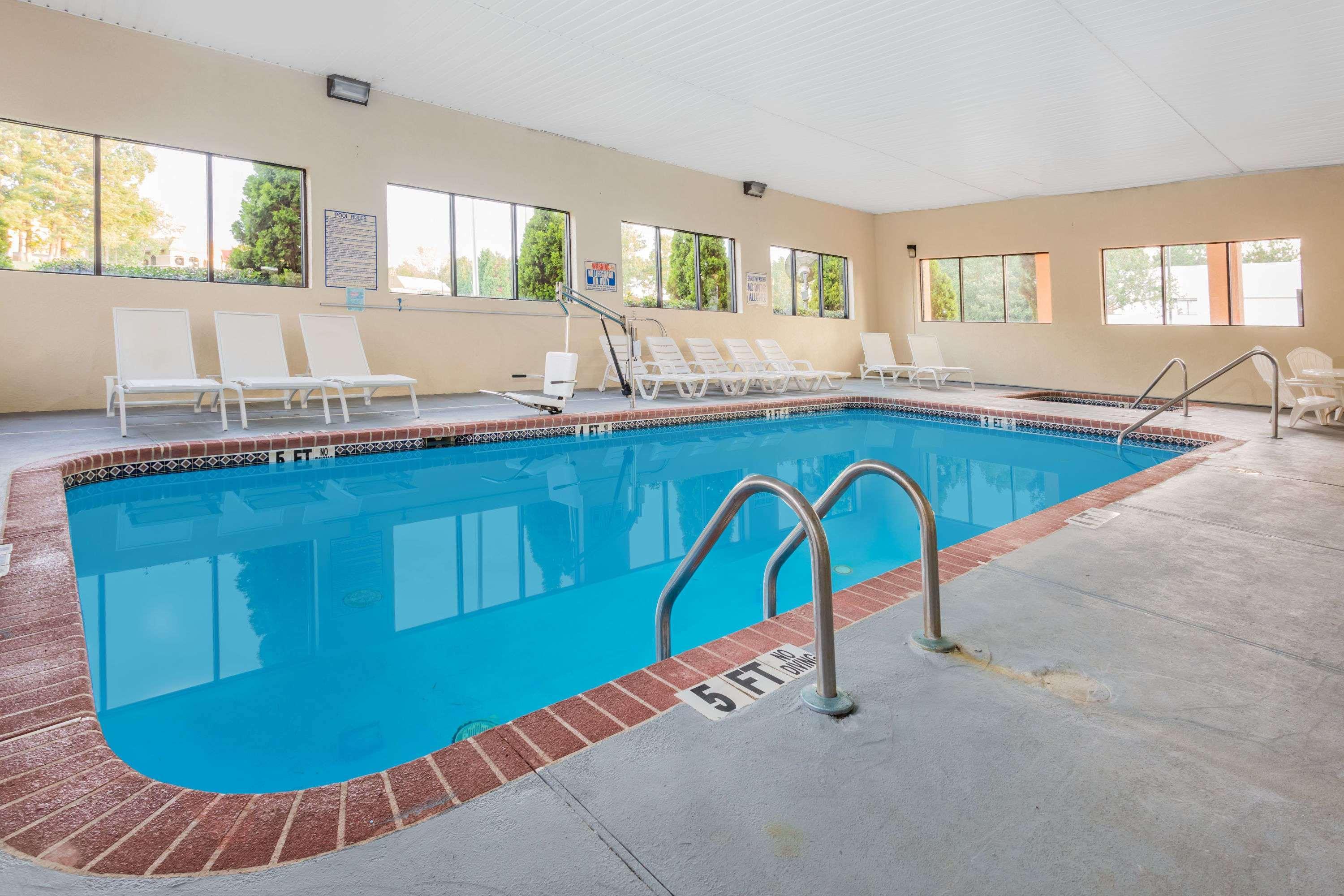 Days Inn & Suites By Wyndham Peachtree Corners Norcross Exteriér fotografie